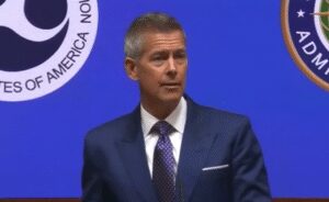 US to cut flight operations by 10 per cent as government shutdown hits air travel