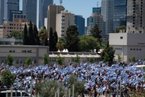 Israelis protest against overhaul plan ahead of key court discussion