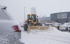 Snowfall in eastern Canada causes state of emergency