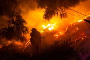 Thousands evacuate as wildfires spread amid heatwaves in California