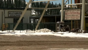 US: 1 dead, 12 trapped underground in Colorado gold mine (Ld) US: 1 dead, 12 trapped underground in Colorado gold mine (Ld)