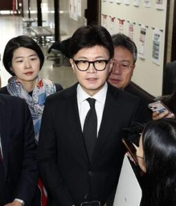 S.Korea: Ruling party leader says President Yoon stepping down early inevitable