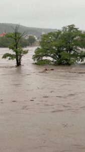 6 dead, unknown number of children missing in Texas flooding