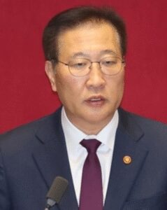 South Korea: Ex-justice minister, ex-prosecutor general raided over martial law
