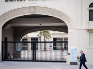Death toll rises to 16 in Sydney’s Bondi Beach shooting