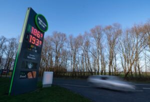 Oil prices, shipping risks rise as Iran crisis deepens: Report