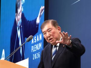 Ex-Japan PM calls for Seoul-Tokyo cooperation at UN level to help reopen Strait of Hormuz