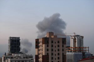 US military launches fresh strikes against Iran