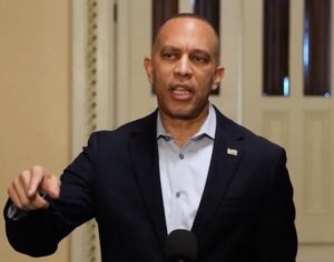 Hakeem Jeffries attacks Trump on living costs, Iran war