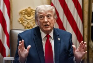 Trump unveils phased generic drug tariffs